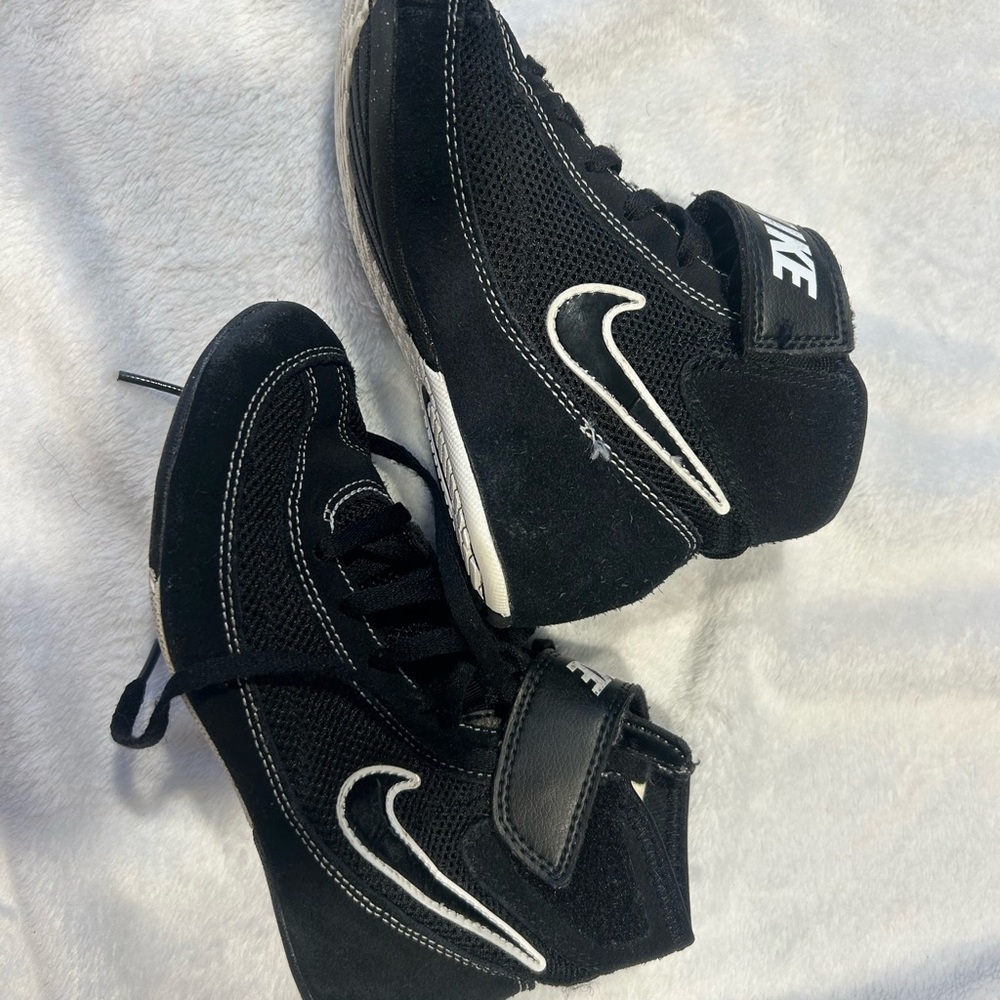 Nike Speedsweep VII wrestling shoes kids Size 2